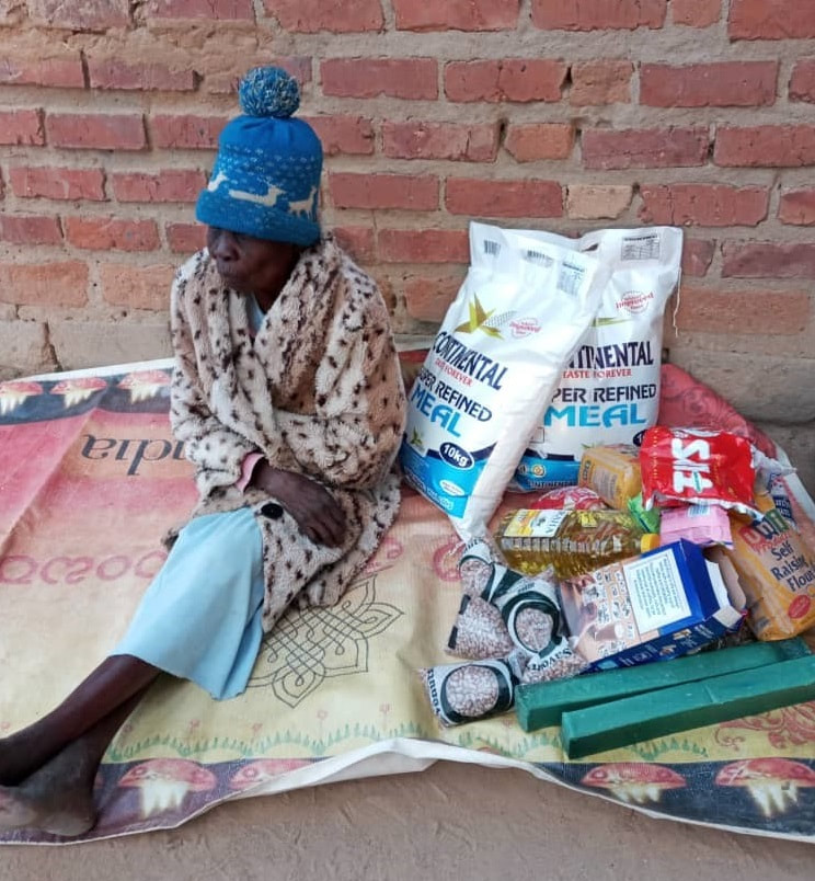 Lady on the street given a donation by kubatana